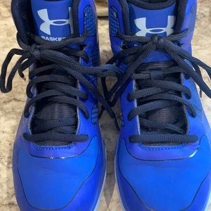 3Y boy’s Under Armour shoes, basketball, high tops.